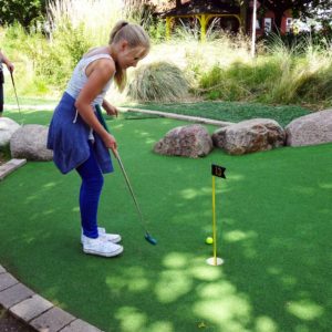 Mini-Golf mit der Johannes Kuhn-Stiftung